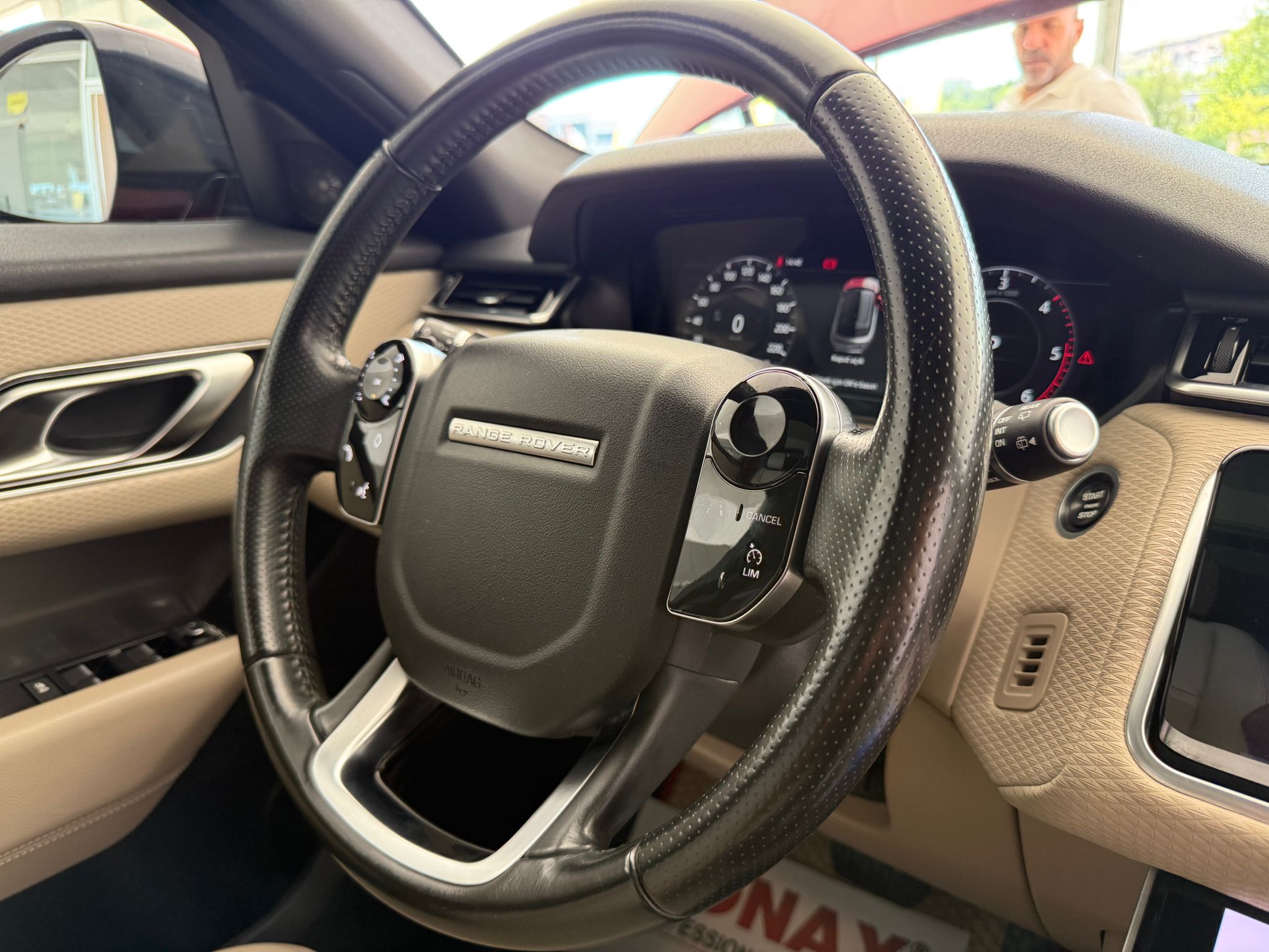 RANGE ROVER VELAR 14